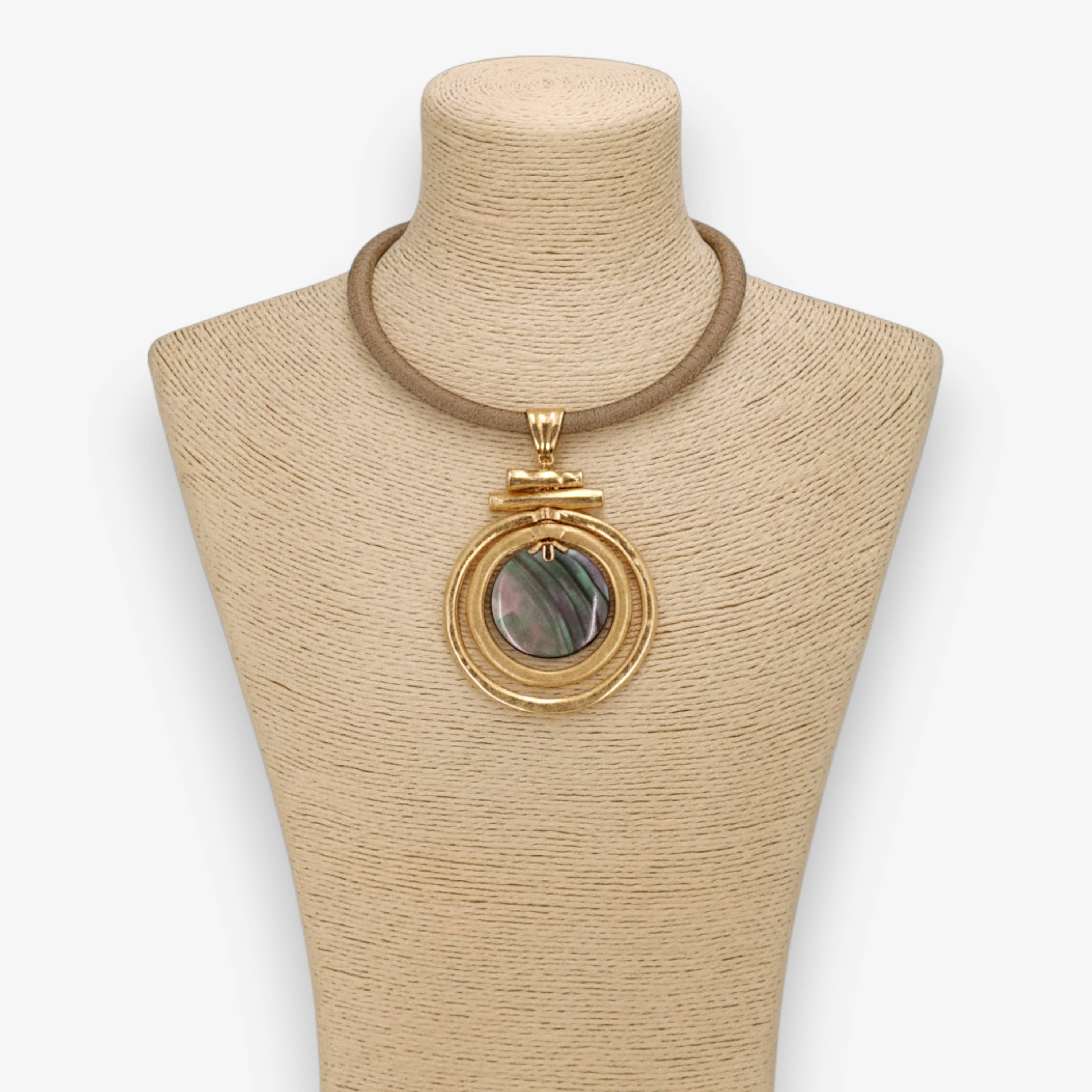 MÍSTIKA MOTHER OF PEARL COLLAR NECKLACE