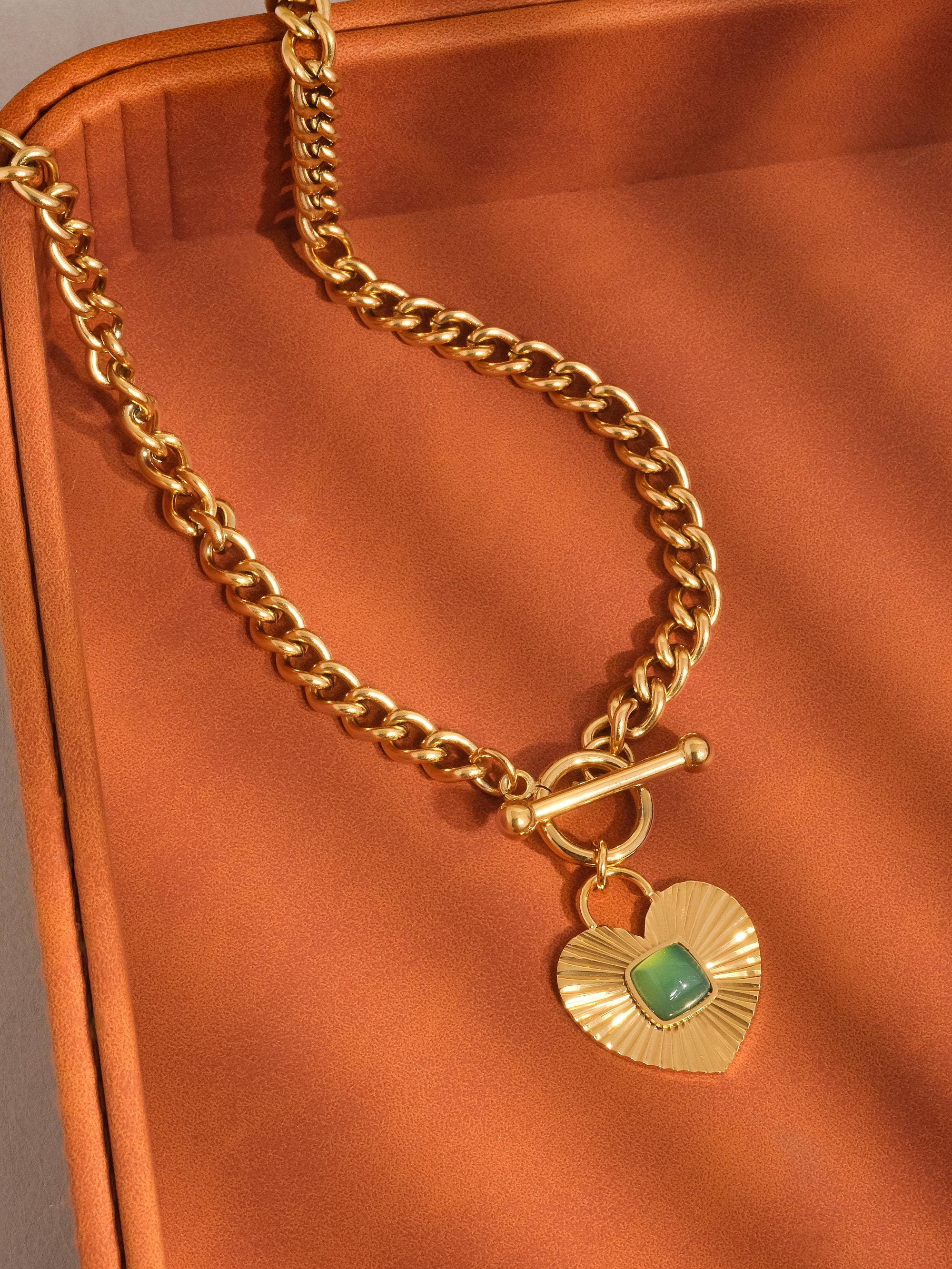 MÍSTIKA COLLAR CORAZÓN VERDE ORO 18K