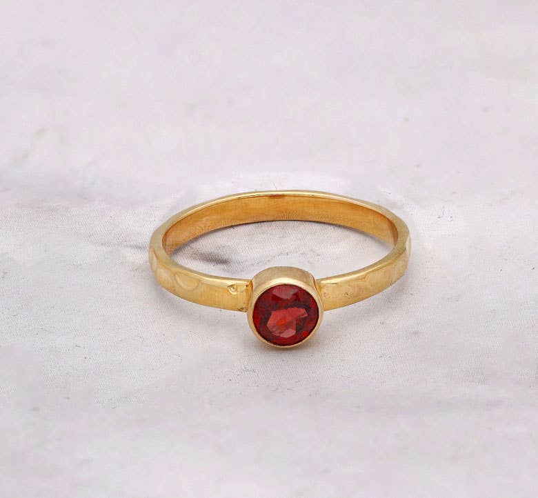 MÍSTIKA GARNET SOLITAIRE RING