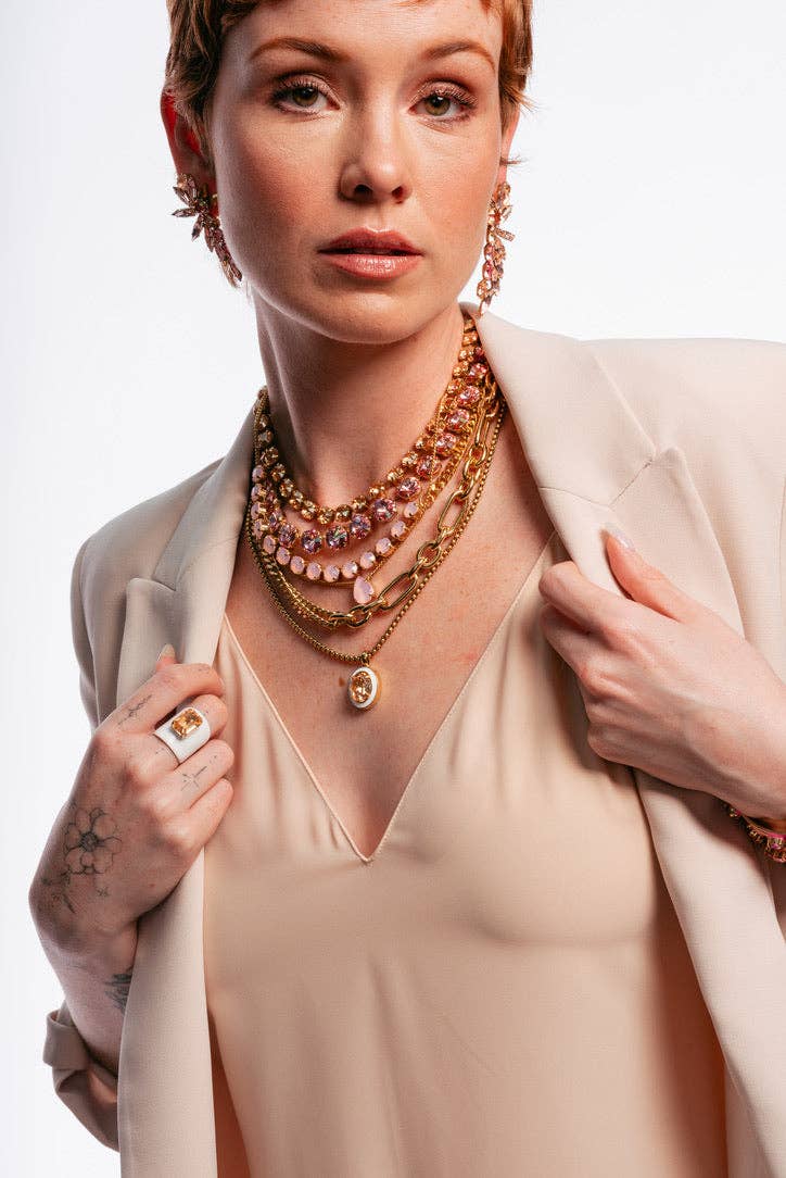 TOVA DAKOTA PENDANT NECKLACE: PEACH