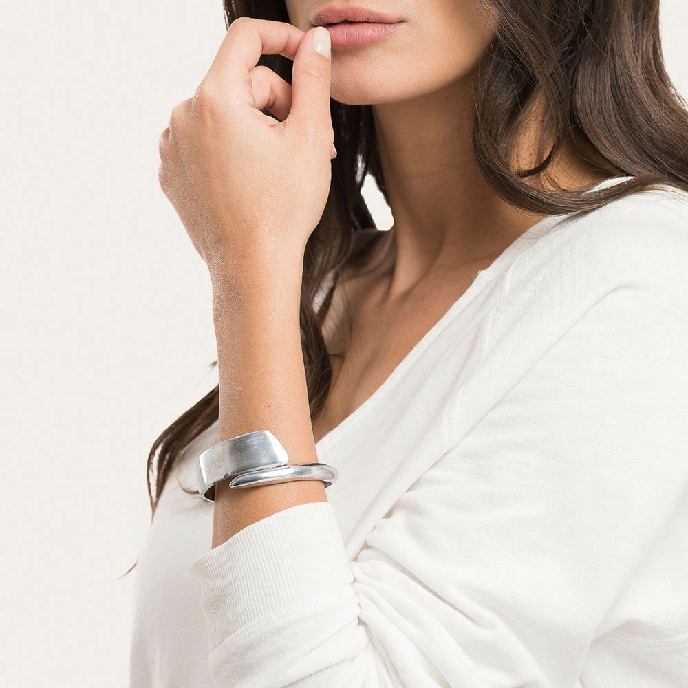 VESTOPAZZO HAMMERED CUFF BRACELET