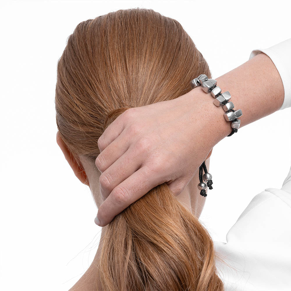 VESTOPAZZO BLACK THREAD CUBE BRACELET
