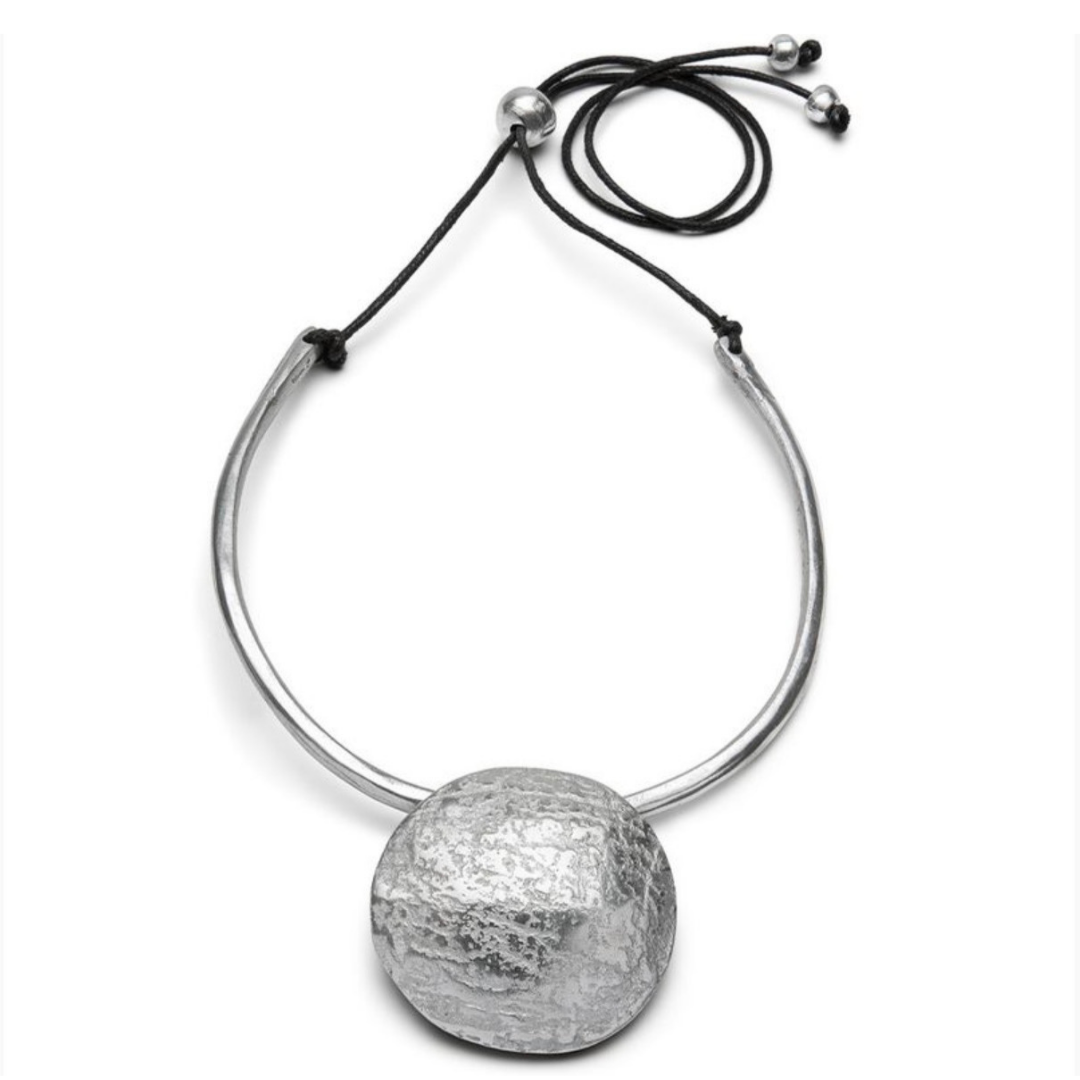 VESTOPAZZO ROUND PENDANT RIGID NECKLACE