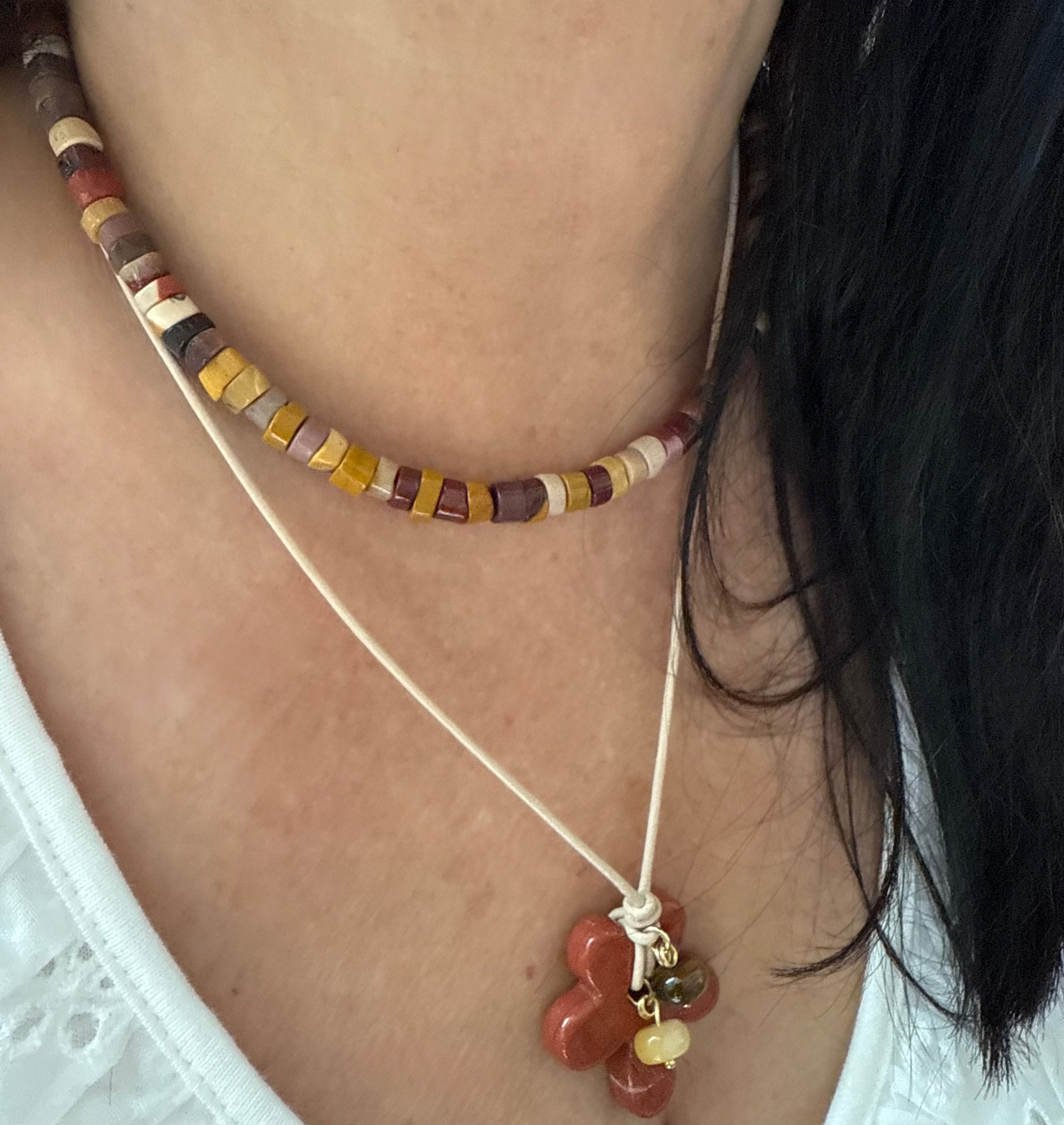 MÍSTIKA FLOWER GEMSTONES NECKLACES