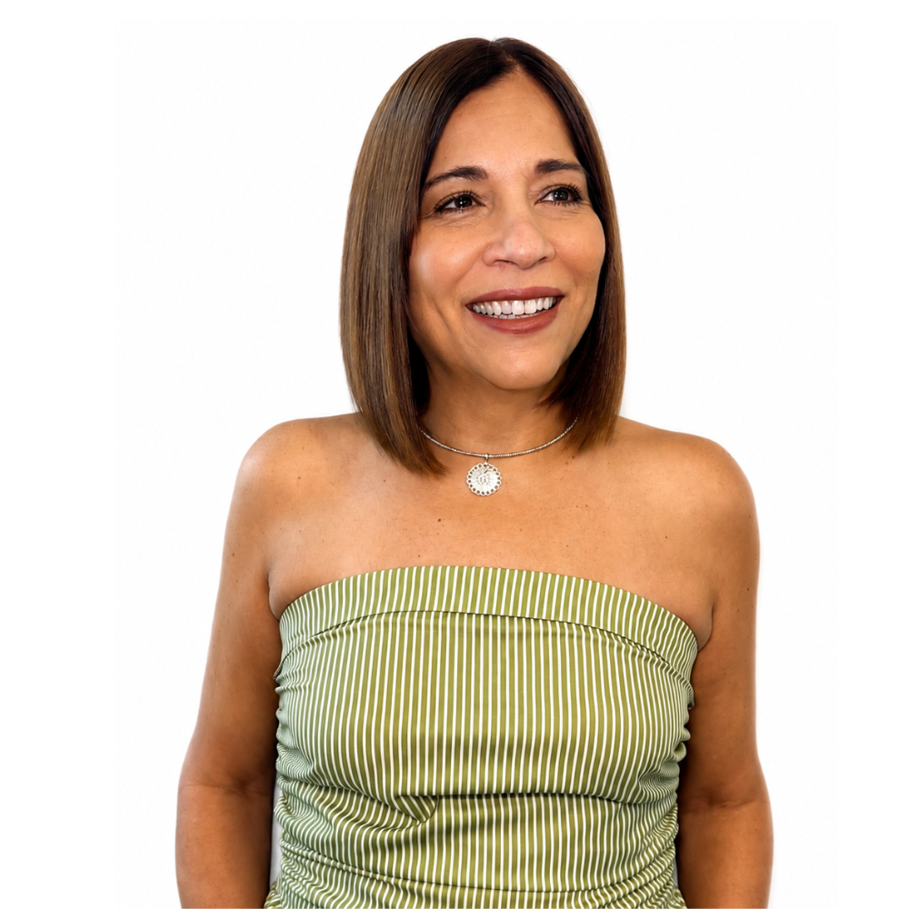 Vestopazzo STELLA FLOWER Pendant Necklace – Smiling woman wearing silver beaded choker with mandala medallion pendant and green striped strapless top | Místika Style
