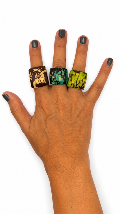MÍSTIKA Tagua Dune Ring Natural Skin – Ivory, Turquoise and Green rings worn on hand | Místika Style