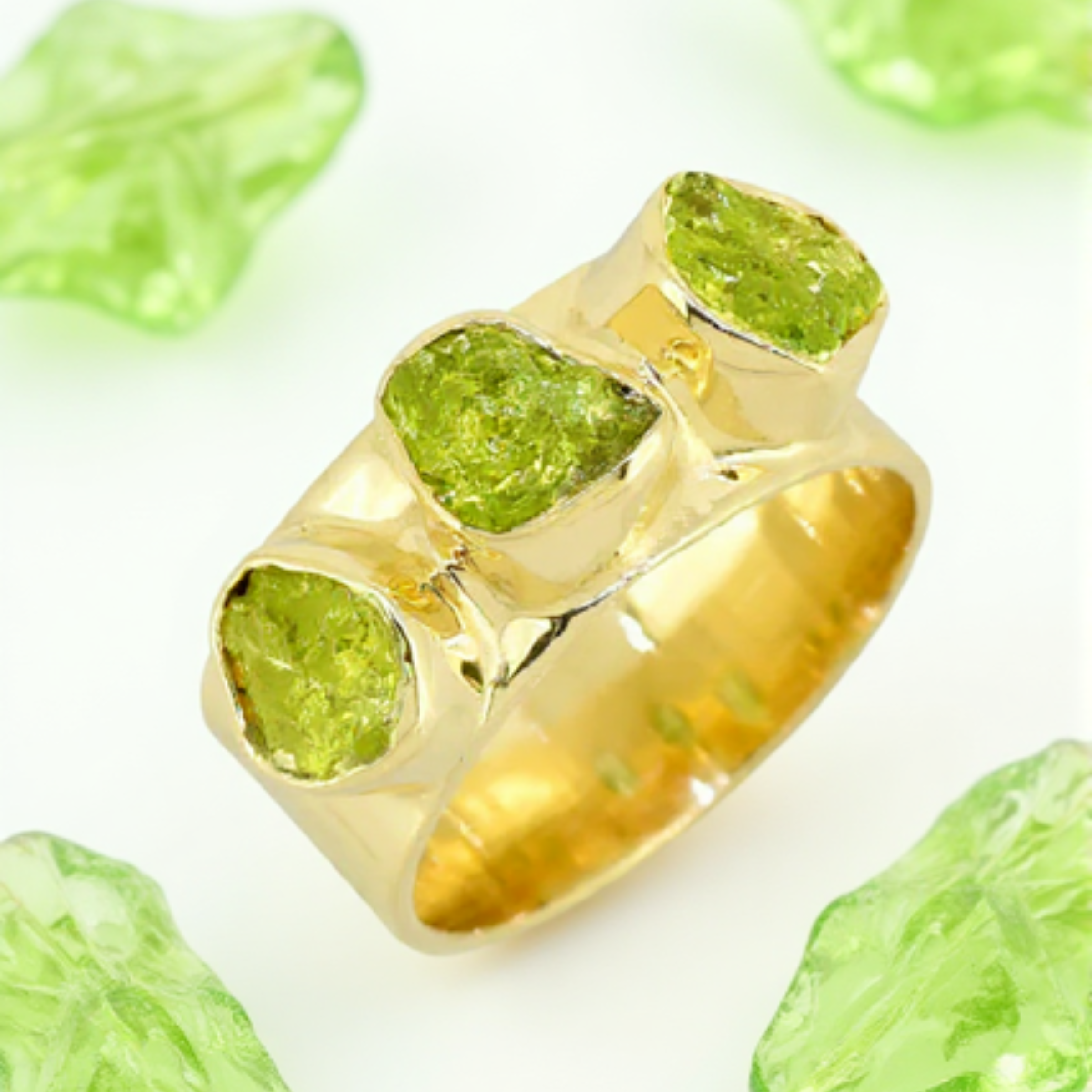 MÍSTIKA RAW PERIDOT THREE STONE RING