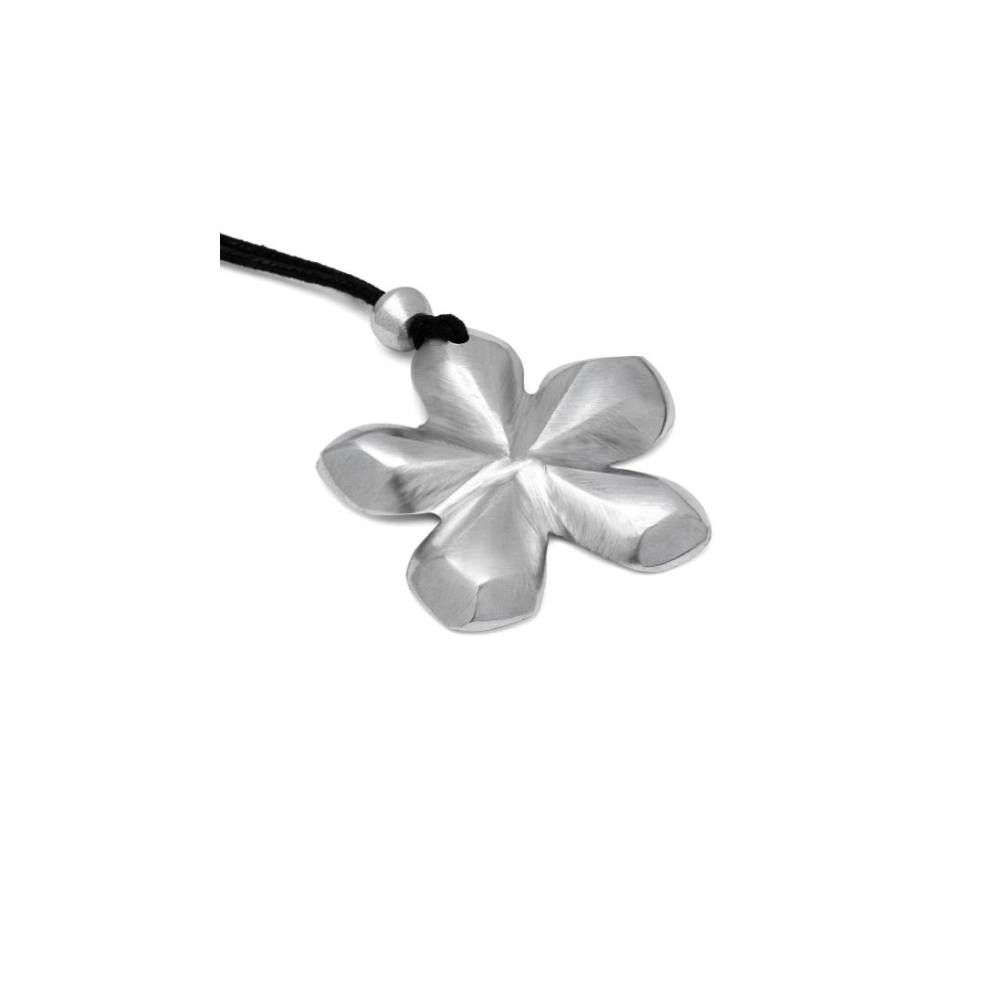 VESTOPAZZO FLOWER PENDANT NECKLACE