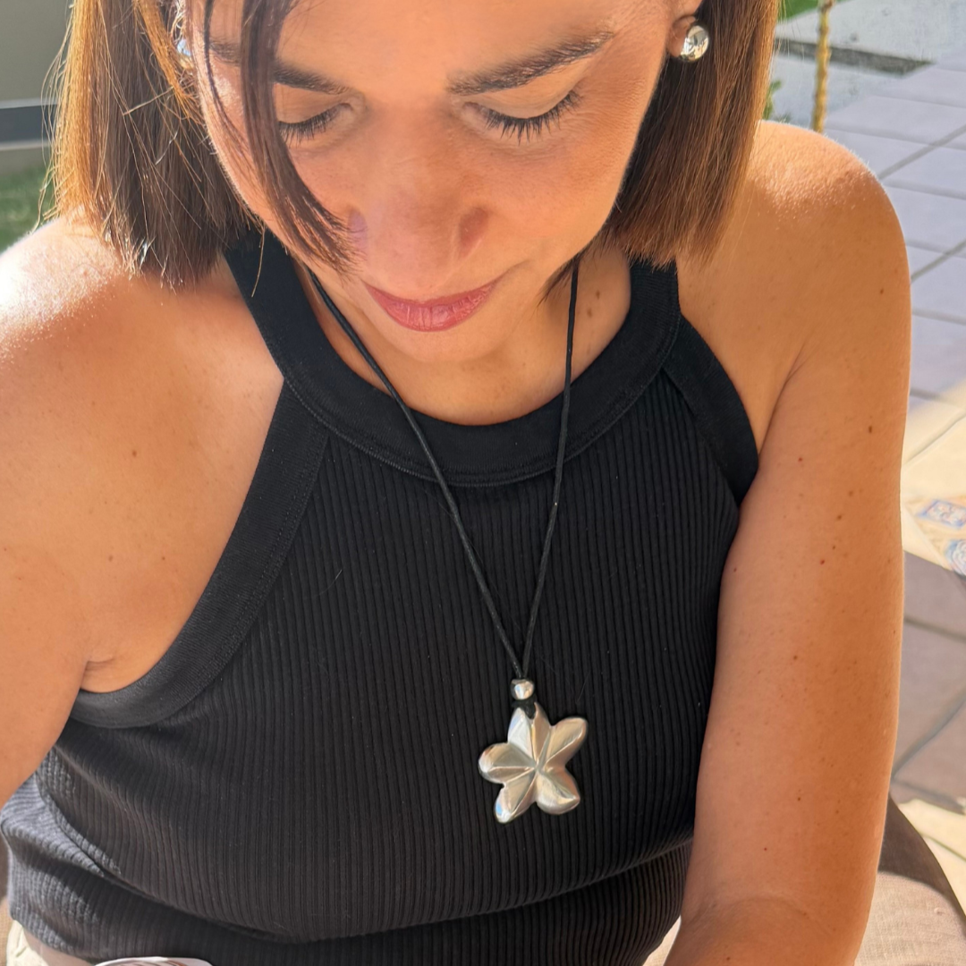 VESTOPAZZO FLOWER PENDANT NECKLACE