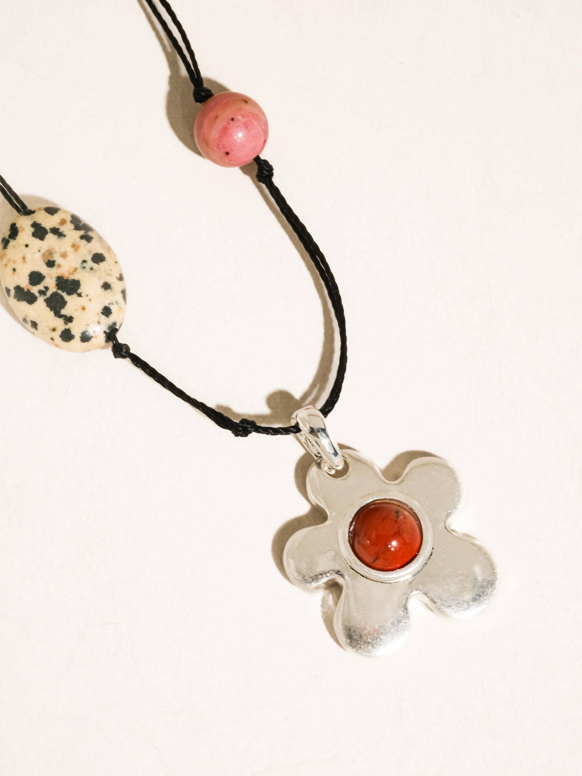 Tallulah Silver Western Beaded Flower Necklace: Silver